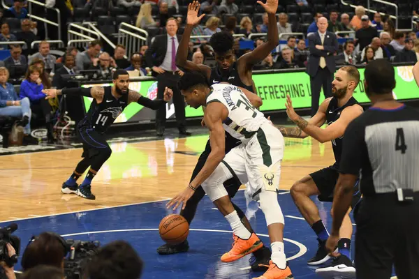 Orlando Magic, 19 Ocak 2019 Cumartesi günü Orlando Florida 'daki Amway Arena' da Milwaukee Doları 'na ev sahipliği yapıyor..
