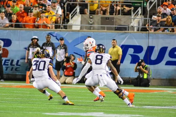 West Virginia Mountaineers Enfrentam Miami Hurricanes Durante 71St Russell Bowl — Fotografia de Stock