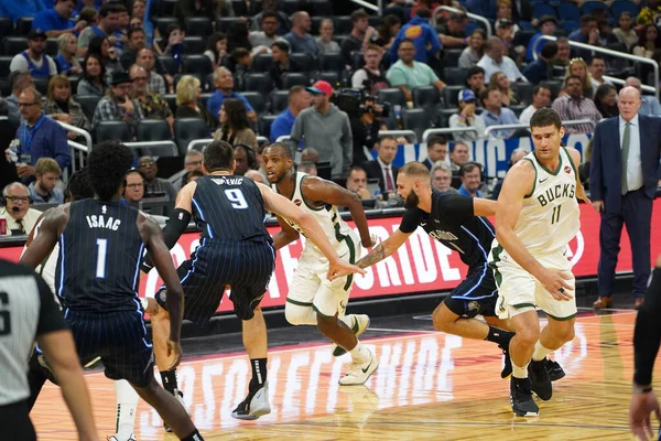Orlando Magic, Orlando, Florida, ABD 'deki Amway Center' da Milwaukee Bucks 'a ev sahipliği yapıyor. 1 Kasım 2019.  