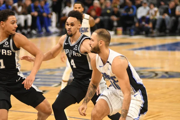 Orlando Magic, 19 Aralık 2018 tarihinde Orlando Florida 'daki Amway Center' da San Antonio Spurs 'a ev sahipliği yapmaktadır.