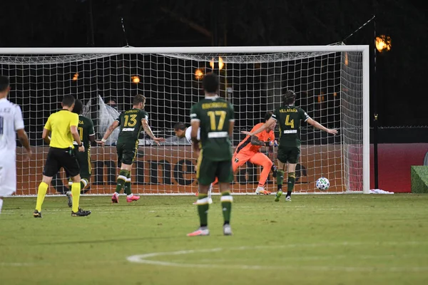 Los Angeles Galaksisi, 14 Temmuz 2020 'de Orlando Florida ABD' deki ESPN Vahşi Spor Dünyası 'nda düzenlenen MLS Sırt Turnuvası sırasında Portland Timbers ile karşı karşıya geldi.