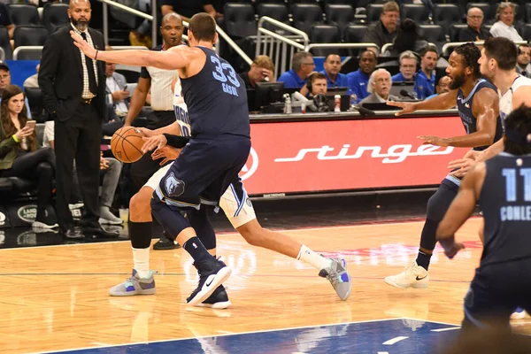 Orlando Magic 10 Ekim 2018 tarihinde Orlando Florda 'daki Amway Center' da Memphis Grizzilies 'e ev sahipliği yaptı.. 
