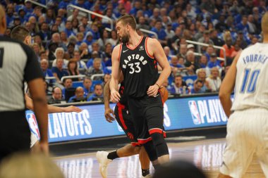 Orlando Magic 21 Nisan 2019 tarihinde Orlando Florida 'daki Amway Arena' da düzenlenen NBA Playoff 1 'de Toronto Rapçileri' ne ev sahipliği yapıyor..