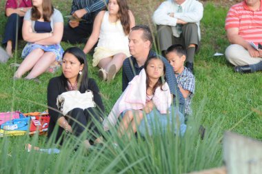 8 Nisan 2012 'de Orlando Florida' da yıllık Deniz Dünyasının Paskalya Gündoğumu Servisi.  