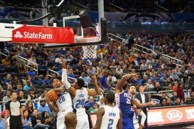 Orlando Magic 13 Ekim 2019 'da Florida, Orlando' daki Amway Center 'da Philadelphia 76ers' a ev sahipliği yaptı..