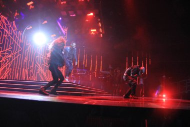 R & B Şarkıcısı Usher 12 Aralık 2014 'te Orlando Florida' daki Amway Center 'da sahne alacak..  