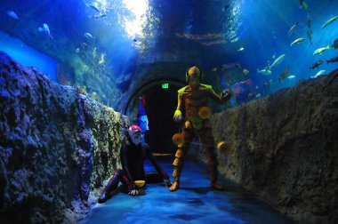 30 Ağustos 2016 'da Orlando Florida' daki güzel Orlando Eye 'daki Cirque du Soleil gösterisi.