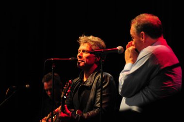 Şarkıcı Jon Bon Jovi, 5 Kasım 2016 'da St. Petersburg Florida' da Devlet Street Theater in Support of HIllary Clinton 'ın Başkan İhalesi' nde sahne alıyor.