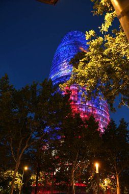 Gece şehir ışıklarının görüntüsü