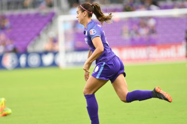 Orlando Pride, 22 Nisan 2018 'de Florida, Orlando' daki Exploria Stadyumu 'nda Houston Dash' e ev sahipliği yaptı..  