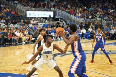 Orlando Magic 13 Ekim 2019 'da Florida, Orlando' daki Amway Center 'da Philadelphia 76ers' a ev sahipliği yaptı..