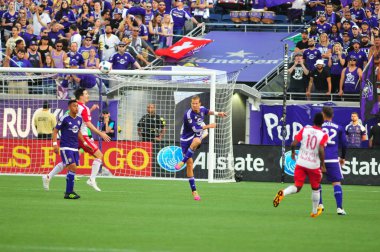 Orlando City SC, 6 Mayıs 2016 'da Orlando Florida' daki Dünya Kampı Stadyumu 'nda New York Red Bulls' a ev sahipliği yaptı.. 