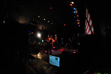 Şarkıcı Jon Bon Jovi, 5 Kasım 2016 'da St. Petersburg Florida' da Devlet Street Theater in Support of HIllary Clinton 'ın Başkan İhalesi' nde sahne alıyor.