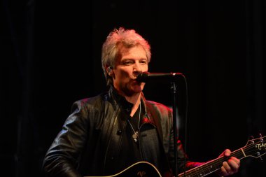 Şarkıcı Jon Bon Jovi, 5 Kasım 2016 'da St. Petersburg Florida' da Devlet Street Theater in Support of HIllary Clinton 'ın Başkan İhalesi' nde sahne alıyor.