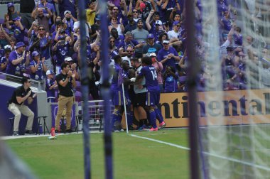 Orlando City 15 Nisan 2017 'de Florida, Orlando' daki Citrus Bowl 'da Los Angeles Galaksisine ev sahipliği yaptı.. 