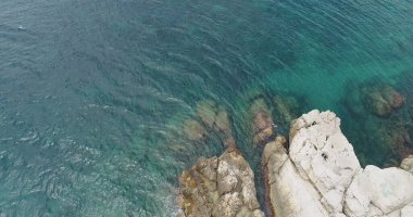 Sahildeki güzel kayalar