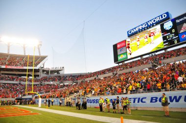 28 Aralık 2016 tarihinde Orlando Florida 'daki Camp World Stadyumu' nda oynanan 71. Russell Kupası sırasında Batı Virginia Dağları Miami Kasırgaları ile karşı karşıya geldi..  