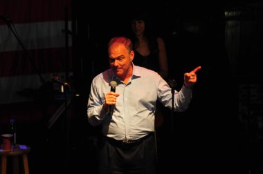 Şarkıcı Jon Bon Jovi, 5 Kasım 2016 'da St. Petersburg Florida' da Devlet Street Theater in Support of HIllary Clinton 'ın Başkan İhalesi' nde sahne alıyor.