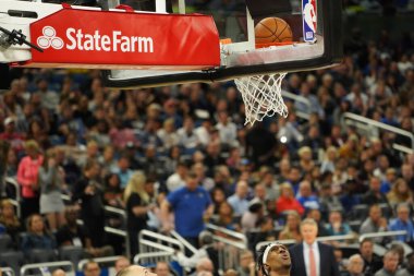 Orlando Magic 27 Aralık 2019 Cuma günü Orlando, Florida 'daki Amway Arena' da Philadelphia 76ers 'a ev sahipliği yapıyor..