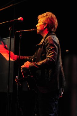 Şarkıcı Jon Bon Jovi, 5 Kasım 2016 'da St. Petersburg Florida' da Devlet Street Theater in Support of HIllary Clinton 'ın Başkan İhalesi' nde sahne alıyor.