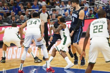 Orlando Magic, Orlando, Florida, ABD 'deki Amway Center' da Milwaukee Bucks 'a ev sahipliği yapıyor. 1 Kasım 2019.  