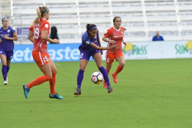 Orlando Pride, 22 Nisan 2018 'de Florida, Orlando' daki Exploria Stadyumu 'nda Houston Dash' e ev sahipliği yaptı..  