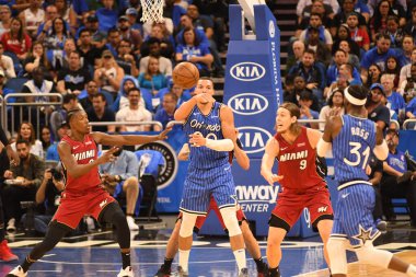 Orlando Magic 17 Ekim 2018 'de Orlando Florida' daki Amway Center 'da Miami Heat' i sunar..  