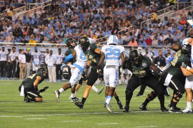 Kuzey Carolina 29 Aralık 2015 tarihinde Orlando Florida 'daki Kamp Dünya Stadyumu' nda oynanan Russell Atletizm Kupası 'nda Baylor ile karşılaşacak..