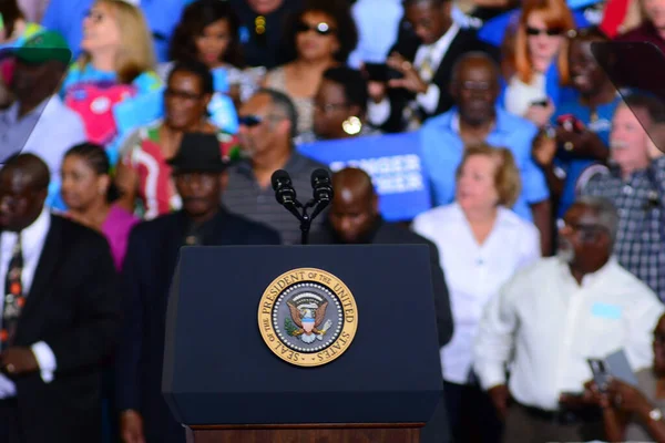 Президент Сша Барак Обама Провел Предвыборную Кампанию Поддержку Кандидата Президенты — стоковое фото