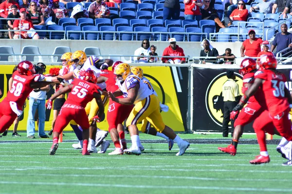 Lsu Čelit Louisville Během Citrus Bowl Stadionu Camping World Orlandu — Stock fotografie