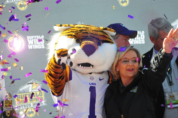 Lsu Čelit Louisville Během Citrus Bowl Stadionu Camping World Orlandu — Stock fotografie