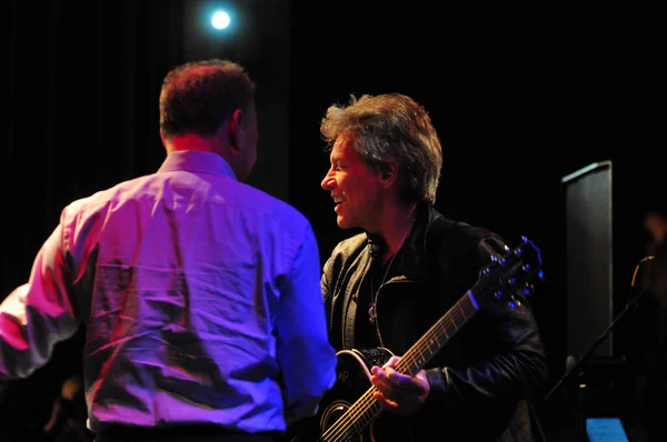 Cantante Jon Bon Jovi Actúa State Street Theater Apoyo Candidatura — Foto de Stock