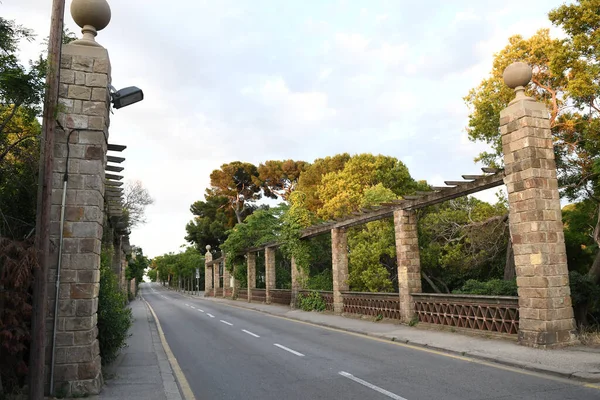 空の柱状道路の眺め — ストック写真