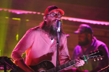 Christian Rock Group David Crowder Band, 17 Ekim 2017 'de Orlando Florida' daki Winter Jam Tour 'da sahne almaktadır.