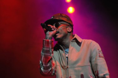 R & B Şarkıcısı Usher 12 Aralık 2014 'te Orlando Florida' daki Amway Center 'da sahne alacak..  