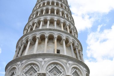 Eğik Pisa Kulesi, İtalya 