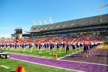 LSU, 31 Aralık 2016 tarihinde Orlando Florida 'daki Kamp Dünya Stadyumu' nda oynanan 71. Citrus Kupası 'nda Louisville ile karşılaşacak..  