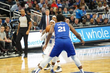 Orlando Magic 27 Aralık 2019 Cuma günü Orlando, Florida 'daki Amway Arena' da Philadelphia 76ers 'a ev sahipliği yapıyor..
