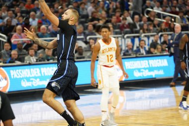 Orlando Magic 30 Aralık 2019 tarihinde Orlando, Florida 'daki Amway Center' da Atlanta Hawks 'a ev sahipliği yaptı.