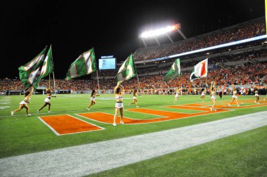 28 Aralık 2016 tarihinde Orlando Florida 'daki Camp World Stadyumu' nda oynanan 71. Russell Kupası sırasında Batı Virginia Dağları Miami Kasırgaları ile karşı karşıya geldi..  