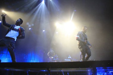 R & B Şarkıcısı Usher 12 Aralık 2014 'te Orlando Florida' daki Amway Center 'da sahne alacak..  