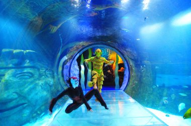 30 Ağustos 2016 'da Orlando Florida' daki güzel Orlando Eye 'daki Cirque du Soleil gösterisi..