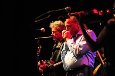 Şarkıcı Jon Bon Jovi, 5 Kasım 2016 'da St. Petersburg Florida' da Devlet Street Theater in Support of HIllary Clinton 'ın Başkan İhalesi' nde sahne alıyor.