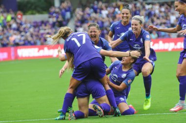Orlando Pride 22 Nisan 2017 'de Orlando City Stadyumu' nda Washington Spirit 'e ev sahipliği yaptı..  