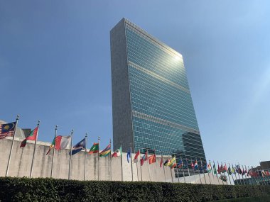 New York 'un sokak manzarası, gökdelenler, binaların dışı. 