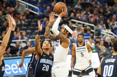 Minnesota Timberwolves oyuncusu D 'Angelo Russel # 0 28 Şubat 2020 tarihinde Orlando Florida' da Amway Center 'a ateş etti..  