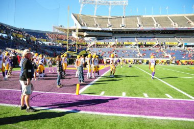 LSU, 31 Aralık 2016 tarihinde Orlando Florida 'daki Kamp Dünya Stadyumu' nda oynanan 71. Citrus Kupası 'nda Louisville ile karşılaşacak.