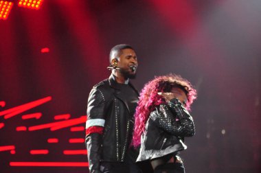 R & B Şarkıcısı Usher 12 Aralık 2015 'te Orlando Florida' daki Amway Center 'da sahne alacak.. 
