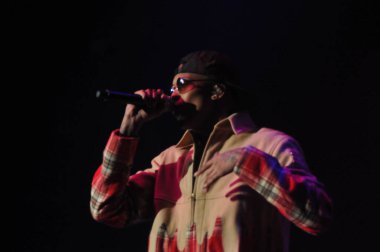 R & B Şarkıcısı Usher 12 Aralık 2014 'te Orlando Florida' daki Amway Center 'da sahne alacak..  