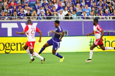 Orlando City SC, 6 Mayıs 2016 'da Orlando Florida' daki Dünya Kampı Stadyumu 'nda New York Red Bulls' a ev sahipliği yaptı..  
